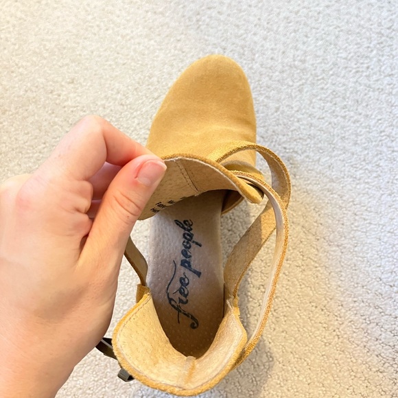 FREE PEOPLE Mustard Leather Platform Clogs Size 36 (6) - Picture 4 of 10